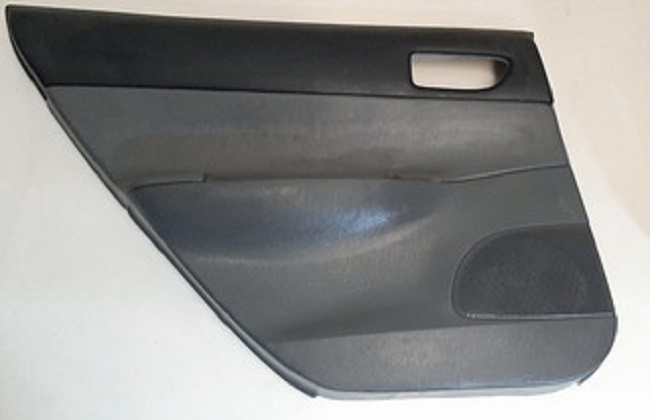 TAPIZADO PILAR DELANTERO LADO DERECHO B2600 G6I 2.6 PU_CD_4WD