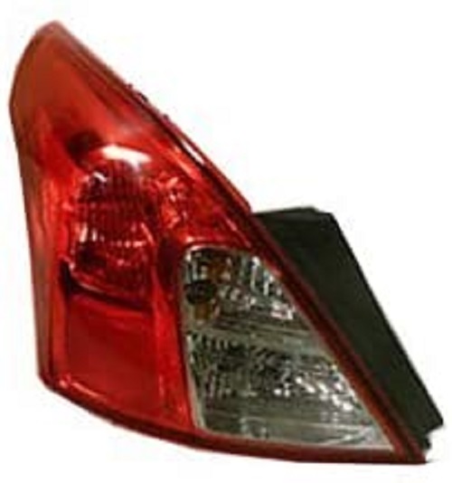 FARO POSTERIOR LADO IZQUIERDO DEPO NISSAN VERSA 1.6